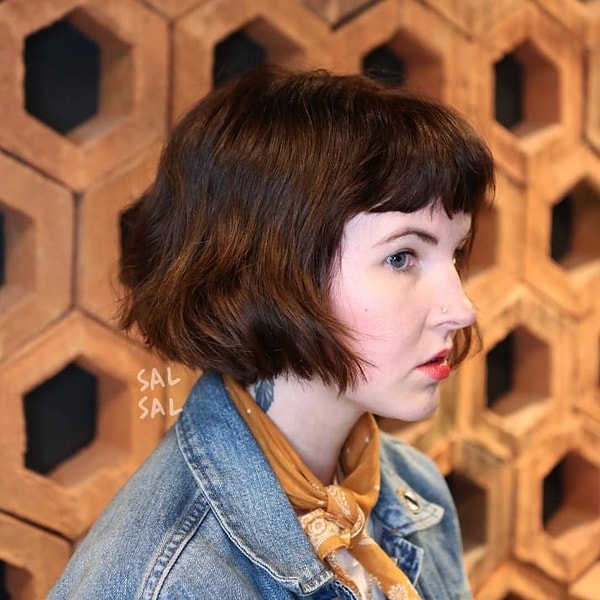 5. Если хотите стать парижанкой, выбирайте боб, однако длина должна доходить до линии подбородка. И ещё короткая чёлка, она решает всё!