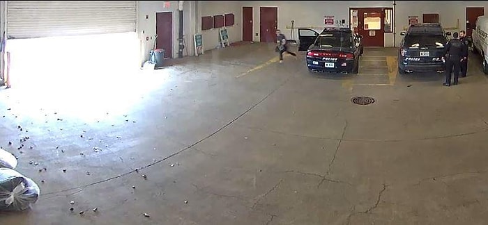 Bazen Sadece İzlersiniz! Polis Aracından İnerek Firar Eden Mahkum