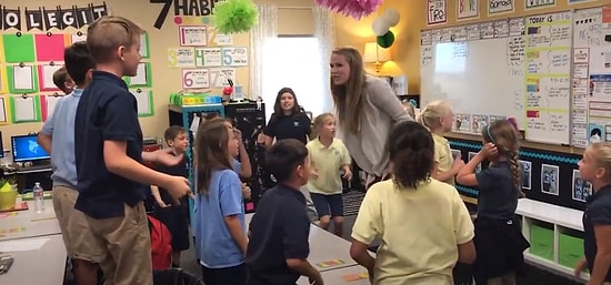 Öğrencilerinin Güne Dans Ederek Başlamasını Sağlayan Muhteşem Öğretmen