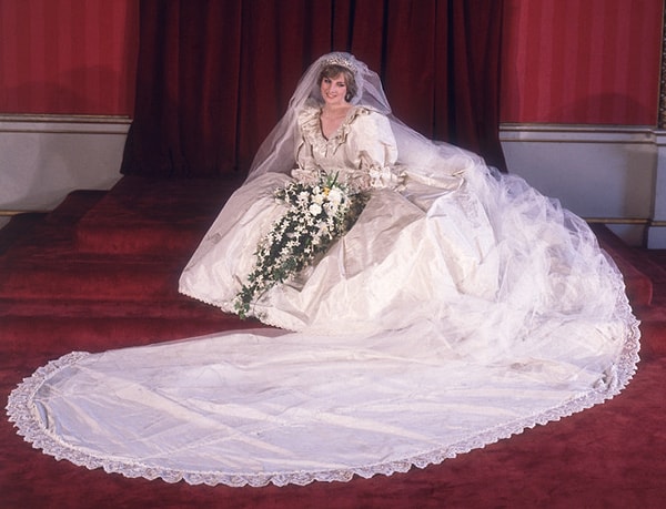 3. Свадебное платье принцессы Дианы