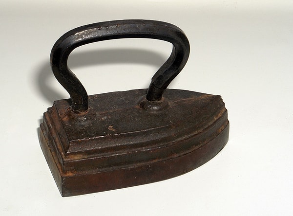 3. Утюг - это не только бытовой прибор, но и...