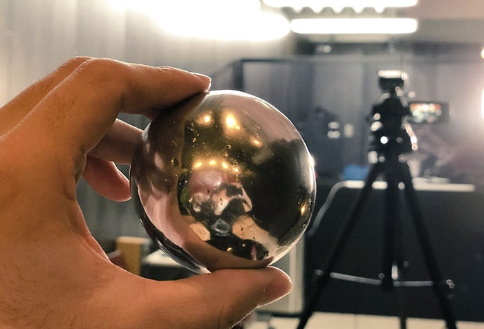 'Keşke Benim Aklıma Gelseydi' Diyeceğiniz Fikir ile Alüminyum Folyodan Top Yapan Adam