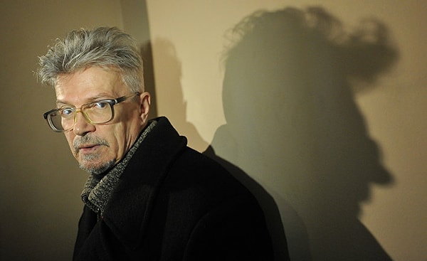 9. Эдуард Лимонов - человек с яркой харизмой, дерзкий и смелый. В эмиграции он был даже простым рабочим. Но какое же у него хобби?