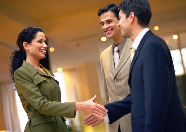 4. Вы бы согласились каждое утро по дороге на работу сталкиваться с коллегой или изменили бы свой маршрут, увеличив его на 10 минут, чтобы избежать этой встречи?