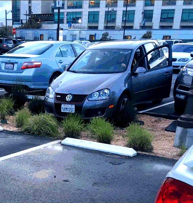 3. Pardon da bir insan(!) nasıl böyle park edebilir?