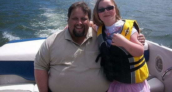 Этому мужчине понадобилось два места при эвакуации, и он похудел вдвое от стыда