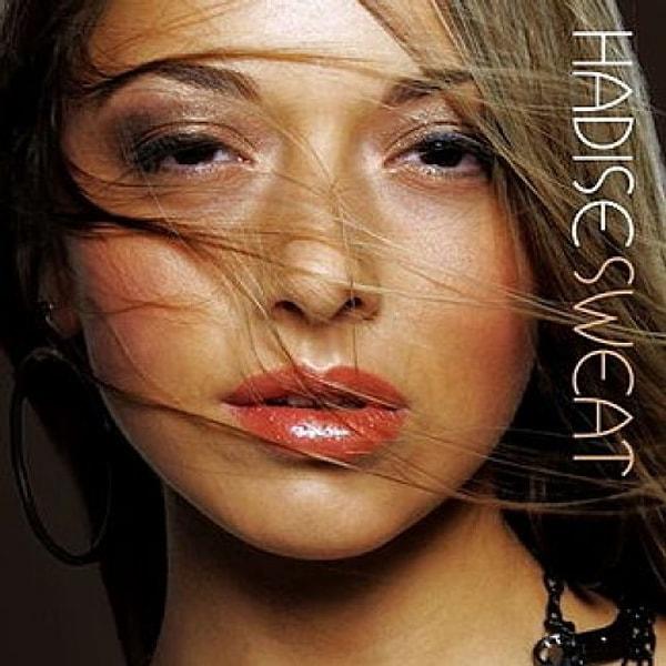 Teklifleri değerlendiren Hadise, 2004 yılında Sweat adını verdiği ilk single'ını piyasaya sürüyor.