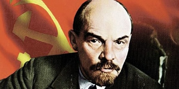 12. Это вопрос, пожалуй, самый легкий: где покоится прах Владимира Ильича?