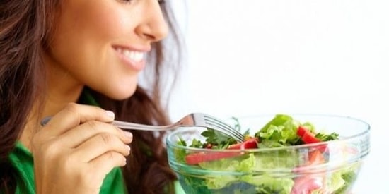 Еда для счастья: 10 продуктов, способных поднять настроение