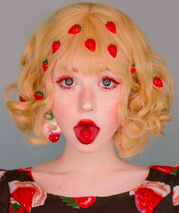 4. Кстати, её никнейм в переводе с японского означает "абрикосовое варенье" :P