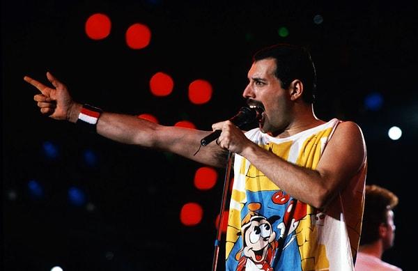 8. Klibinde bütün üyeler birlikte söylüyor gibi gözükse de, Bohemian Rhapsody’nin tüm vokal kayıtları Freddie Mercury tarafından gerçekleştirildi.