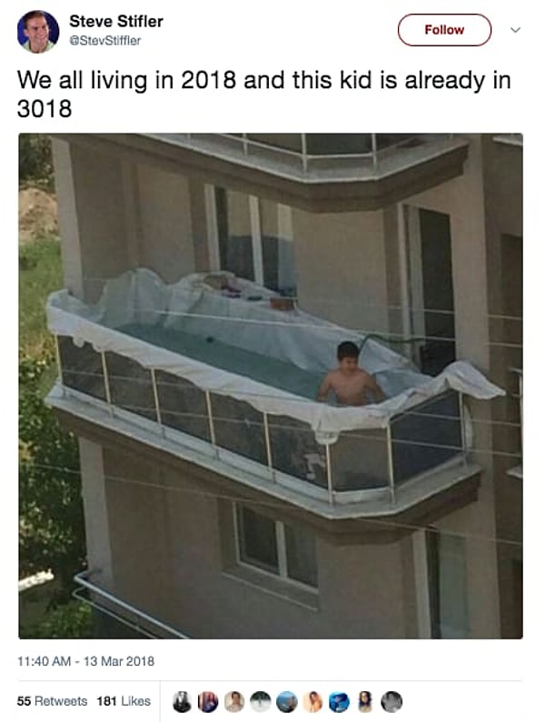 1. Этот парень понял, что если ты не едешь в бассейн, то бассейн должен приехать к тебе!