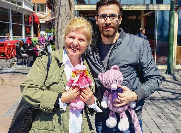'Kendime sordum, örgü işlerini seviyorum. Neden çocuklara yardım etmeyeyim'