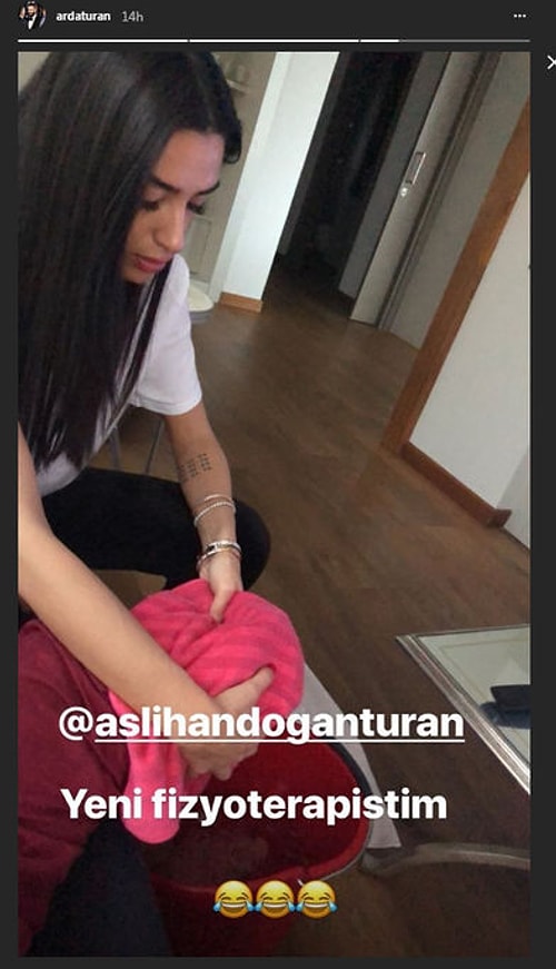 Haftanın son ve en öfke uyandırıcı olayı da Arda Turan'dan geldi. Aslıhan Doğan'a ayak yıkatıp, bir de fotoğrafını paylaşmak!