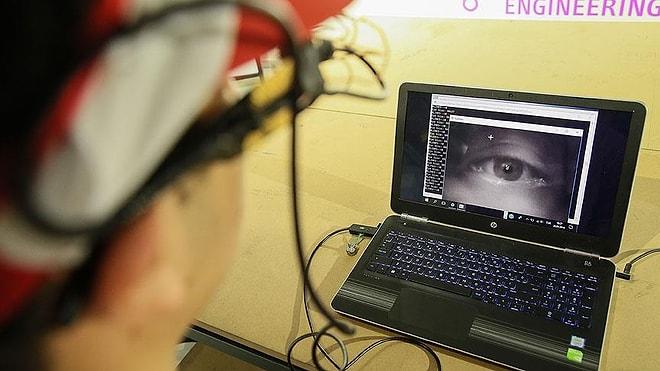 Maliyeti 44 TL! İzmir'de Lise Öğrencisi Mehmet Erol, Engelliler İçin Gözle Bilgisayar Kullandıran Yazılım Geliştirdi