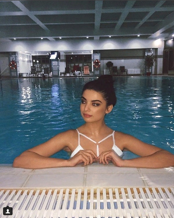 5. Камнем преткновения явился конкурс в купальниках. По правилам девушки должны предоставлять фото в раздельном бикини.