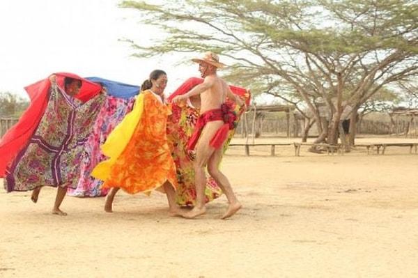 13. Kolombiya'da Guajiro adında kadın ve erkeğin birlikte yaptıkları bir dans var ve bu dans sırasında kadın, erkek dansçıya çelme atarsa ilişkiye girmek zorunda...