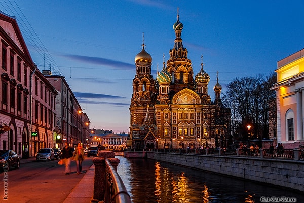 8. На кого было совершено покушение в 1881 году на берегу Екатерининского канала?