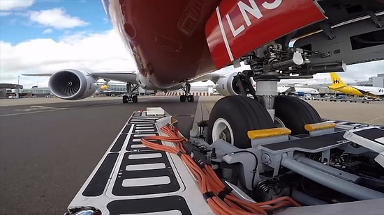 İzlemesi Aşırı Keyifli Şeylerde Bugün: Yolcu Uçağının Pushback Aracı ile Kontrolü