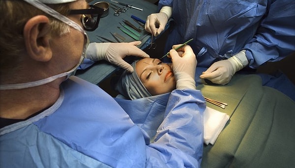 Son dönemlerde estetik ameliyatlar oldukça yaygınlaştı. Peki geçirilen operasyonların sonucu herkesi tatmin ediyor mu?