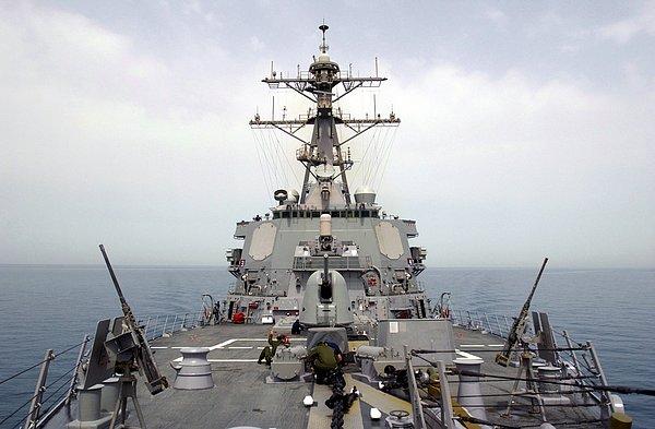 Öte yandan ABD'ye ait 60 adet Tomahawk taşıyan Donald Cook isimli savaş gemisinin Suriye'ye doğru hareket ettiği iddia edildi.