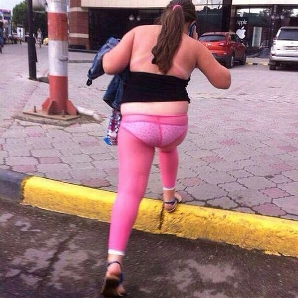 1. Лосины меньшего размера, да еще и розовые - жесть...