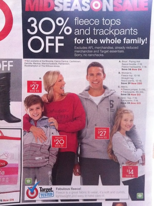 17. Фотошоп-фейл или кто-то спрятался позади мамы?