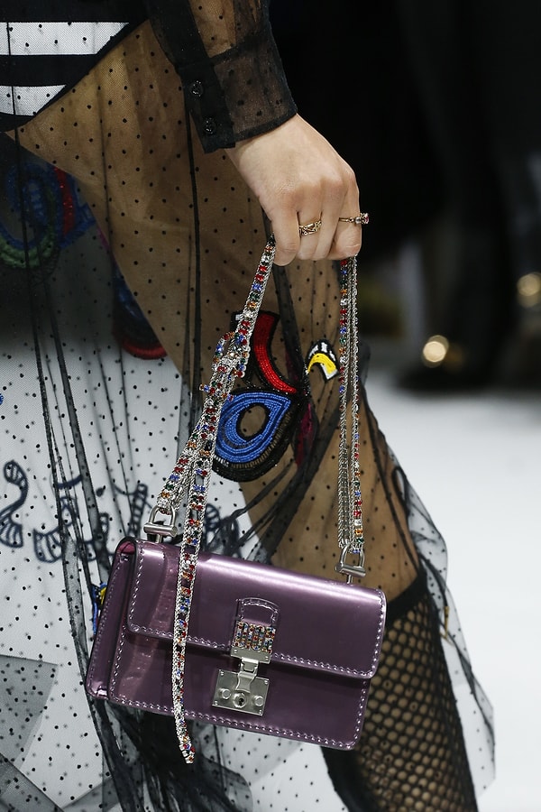 Чем заменить: обычный металлик, неоновые оттенки