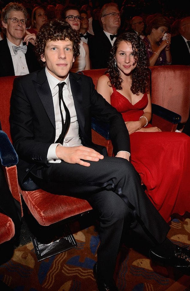 32. Jesse Eisenberg ve kardeşi Hallie