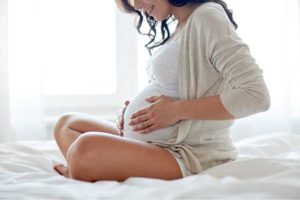 12. Eğer annenin hamilelik esnasında iç organlarından birine zarar gelirse, bebeği ona kök hücre yollayarak iyileşmesine destek olur.