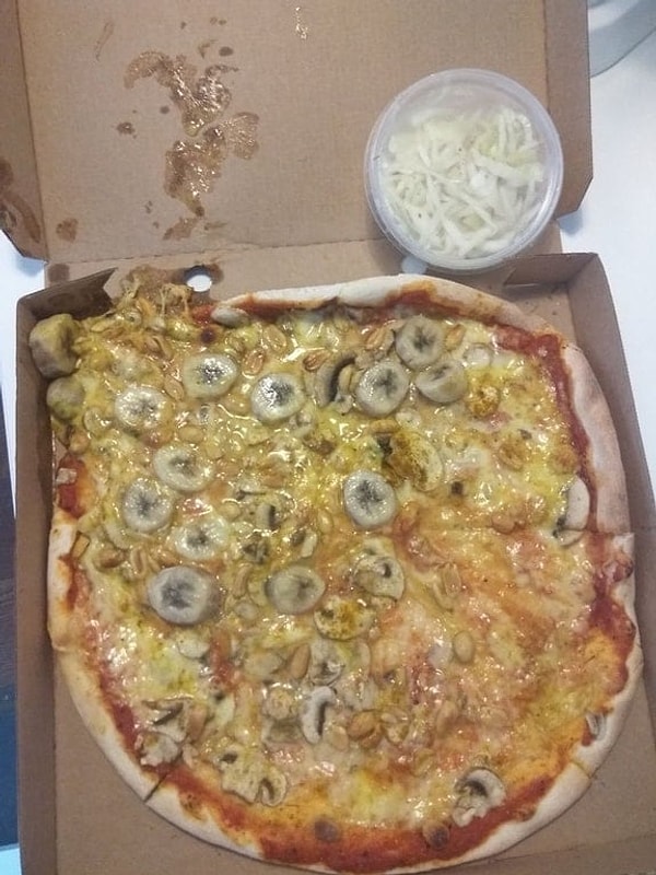 2. Кто там не любит пиццу с ананасами? Вот вам новый кошмар — пицца с бананами!