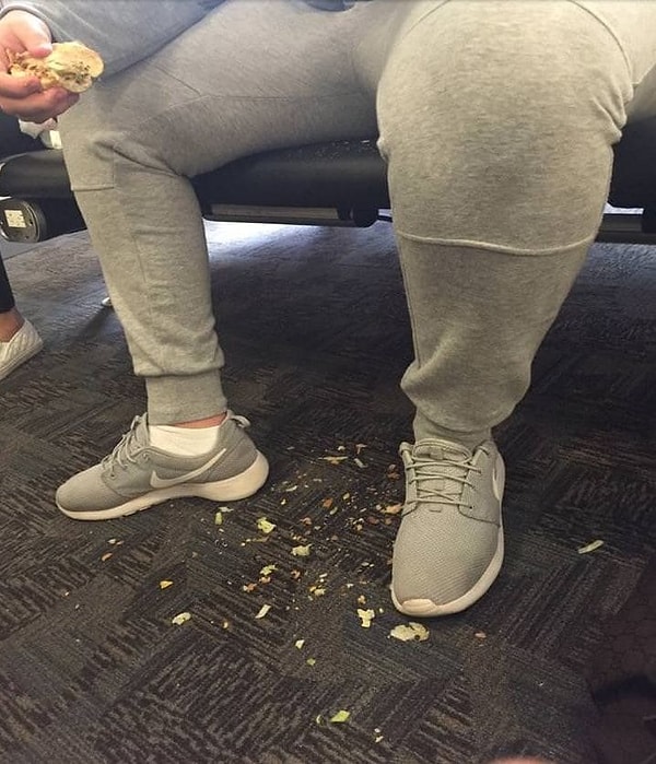 8. Этому парню не помешала бы тарелочка...