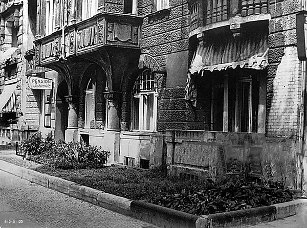 3. Элитный бордель, некогда посещаемый бюрократами и дипломатами высшего ранга в Берлине, был тайно захвачен нацистами, а проститутки внутри были заменены агентами.