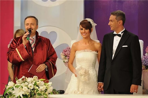 copcatanligin kitabini yazan esra erol un ali ozbir ve ogullariyla kurdugu mutlu yuvasi