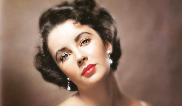 1. Сколько раз была замужем знаменитая "королева Голливуда" Элизабет Тэйлор?