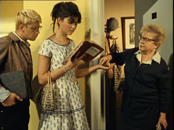 11. Где Шурик впервые встретил Лиду?