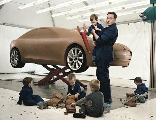 1. Son dönemin en çok konuşulan girişimcilerinden Elon Musk, aynı zamanda sıra dışı bir baba; çünkü çocukları için bir okul kurdu.