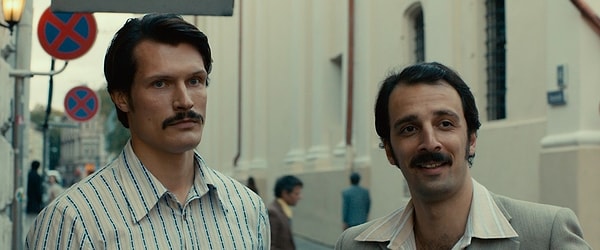 1. Какой фильм самый кассовый на данный момент?