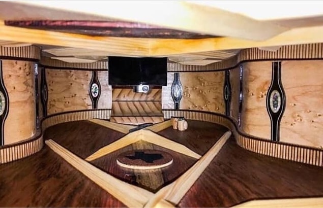 3. Dışı kadar içi de güzel! Gitarın iç kısmı. 😮