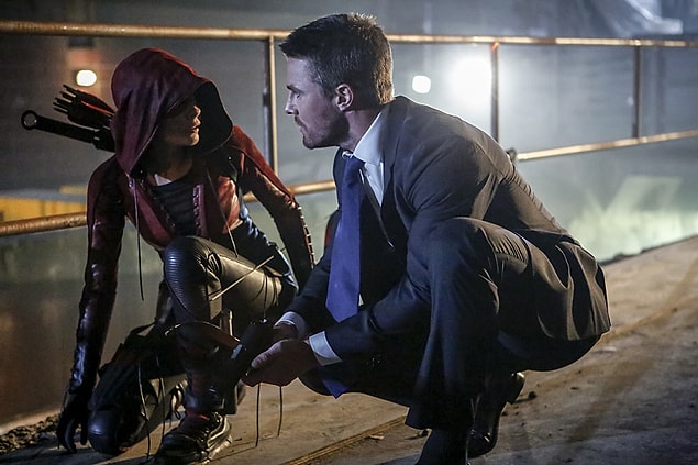 10. Oliver ve Thea Queen (Arrow)