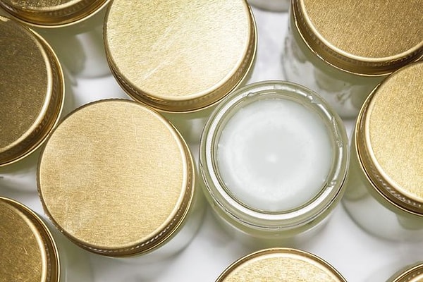 Вот только дерматологи выступают категорически против такого способа ухода за кожей. Почему?