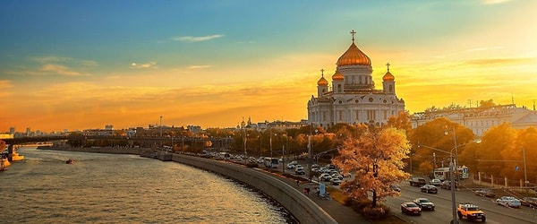 11. И последний вопрос: как расположены цвета на флаге России?