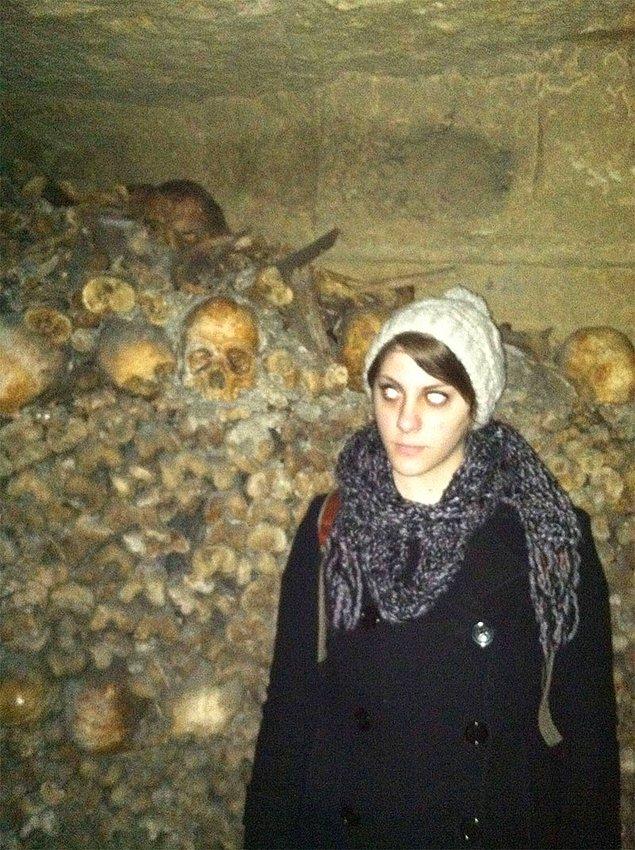 24. Fransa'da yeraltı mezarlığında çekilen bir fotoğraf! Photoshop olmadığını belirtelim.