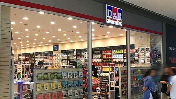 D&R, ilk mağazasını 1997 yılında İstanbul Erenköy'de açmıştı. Türkiye genelinde 30 ilde 157 D&R mağazası var.