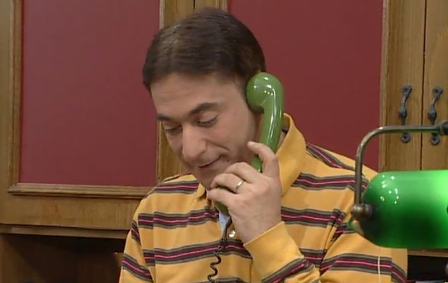 12. Aşkım Aşkım'ı hatırladın mı? Hadi bakalım, Le Şener restaurantın sahibi Şener telefonu kapatmak isterse ne yapardı?