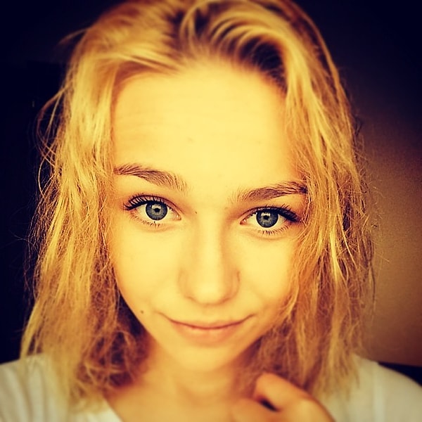 10. Последний вопрос: каким видом спорта занимается эта девушка?