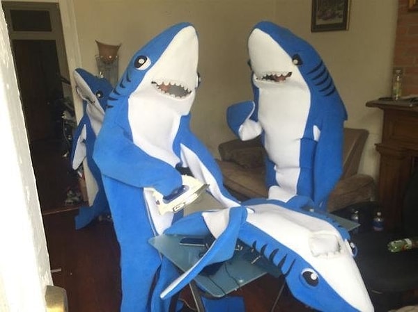 8. "Мой муж с другом готовят костюм для третьего члена "команды акул" на Хэллоуин"