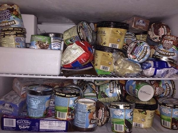 13. "Уехала на неделю в командировку, а вернувшись, обнаружила холодильник, забитый мороженым"