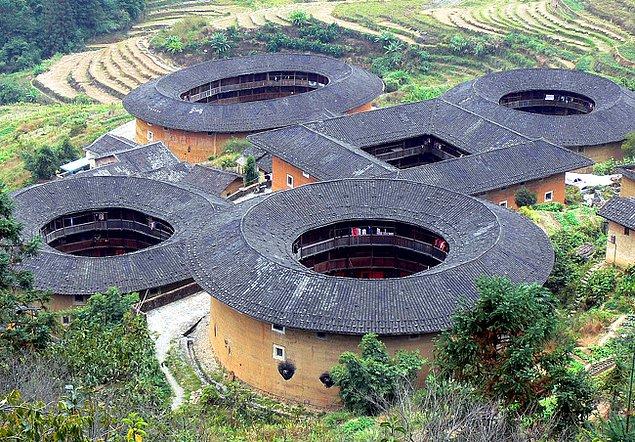 15. Çin'de bir köy.