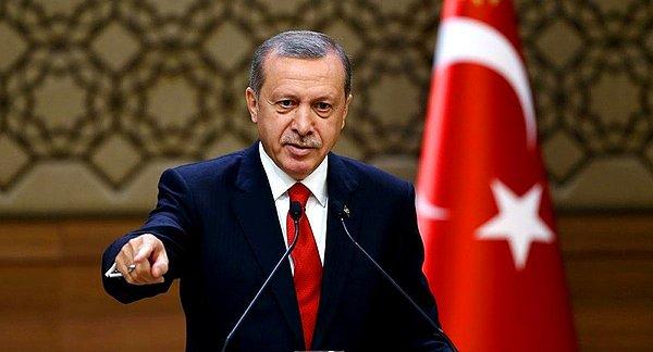 Cumhurbaşkanı Recep Tayyip Erdoğan, yatırımcı çekebilmek için faizlerin düşürülmesi gerektiğini savunuyor ve faiz artırımına karşı olduğunu söylüyor.